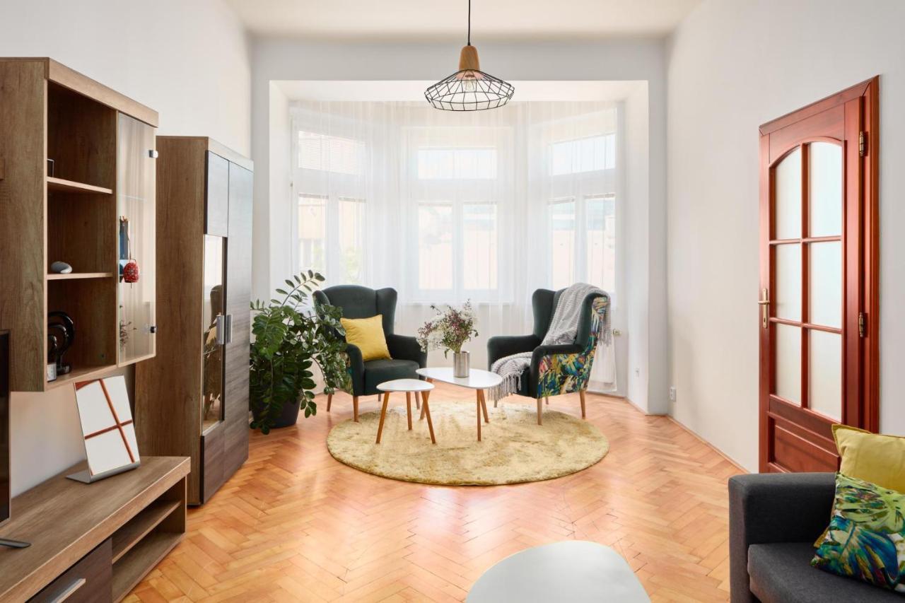 Days - Spacious 3bdr - Trendy Neighbourhood